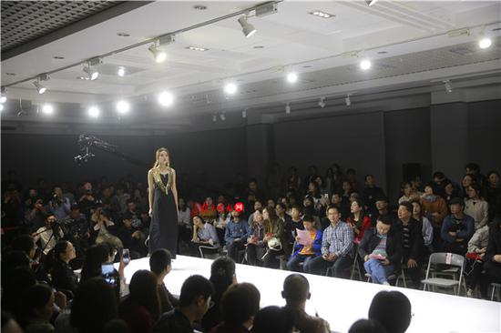 又到毕业季!盐城工学院333名毕业生"玩"出新花样