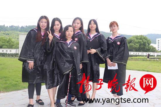 毕业照合影
