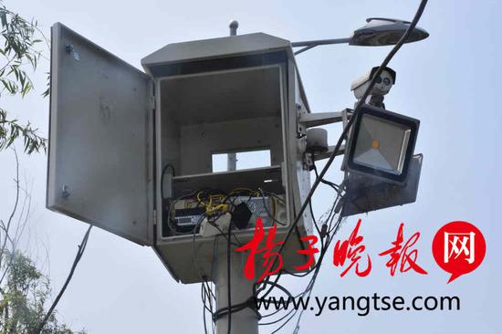 经过布控,5月2日,警方在高邮城区建行岗拦获该轿车,控制了驾驶人胡某。