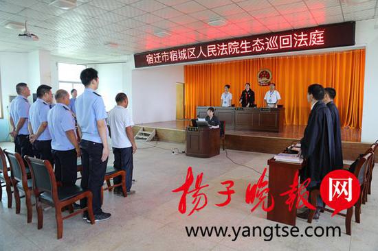 洪泽湖禁渔期内 父子俩非法电鱼35.7公斤被抓