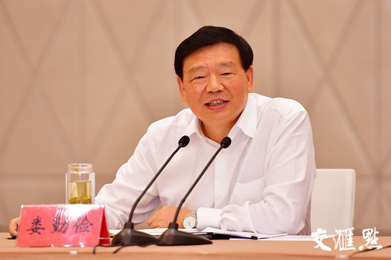 物联网发展看无锡 娄勤俭与出席物博会专家企业家座谈