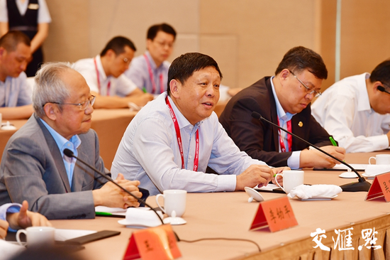 物联网发展看无锡 娄勤俭与出席物博会专家企业家座谈