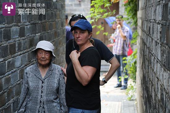 奥斯卡最佳短片导演拍南京大屠杀：那个目睹全家被杀的女孩