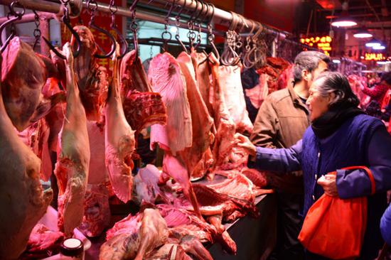 节前南京市场：水果蔬菜多涨价，猪肉便宜了