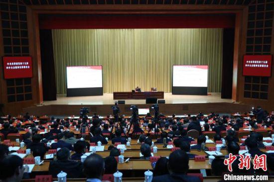 中央宣讲团党的十九届四中全会精神宣讲报告会在南京举行。 泱波 摄