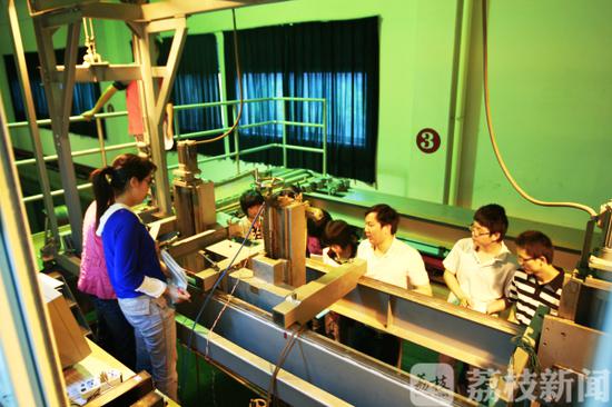 骄傲！首艘国产航母入列 背后众多人才来自江苏高校