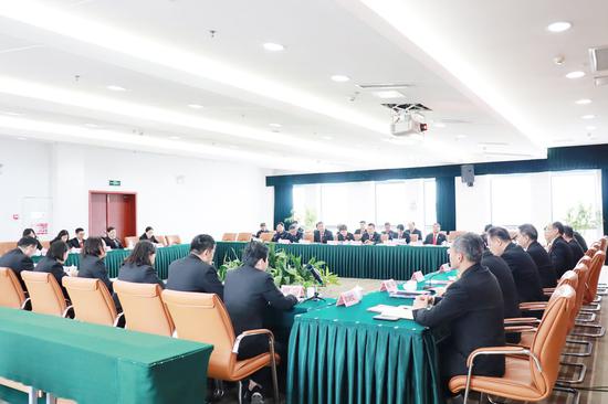 姑苏区法院、区司法局共同召开中立评估构建研讨会。受访者供图
