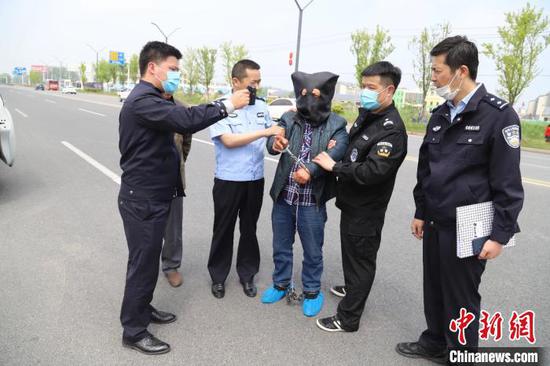 抓捕现场。警方供图