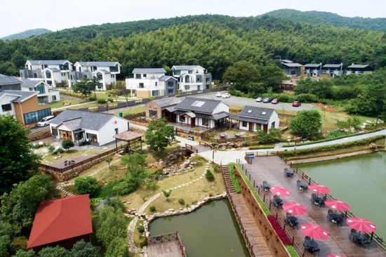 玄武区雍园41号小区5幢楼13个单元全部加装电梯,实现全覆盖。南京日报/紫金山新闻记者 徐琦 摄