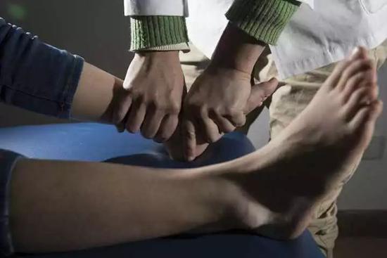 15岁男孩突然右脚痛 竟和补课太多有关 医生:可致命