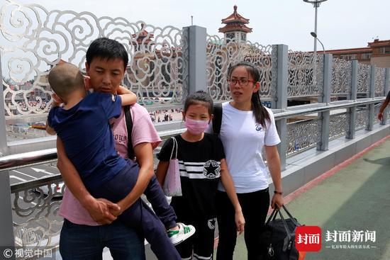 小姐弟不幸同患癌 姐姐给弟弟发"命令":你不准死