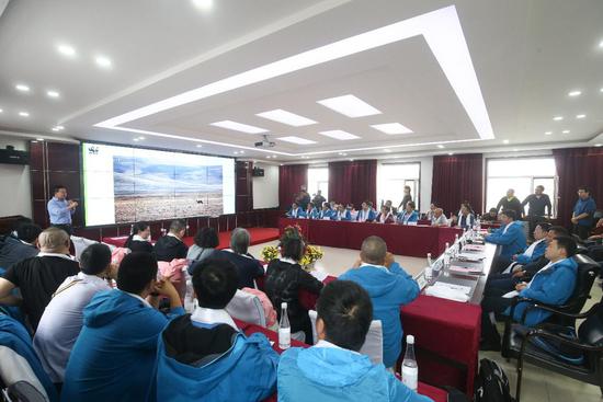 座谈会上,大家集思广益,为三江源生态发展建言献策