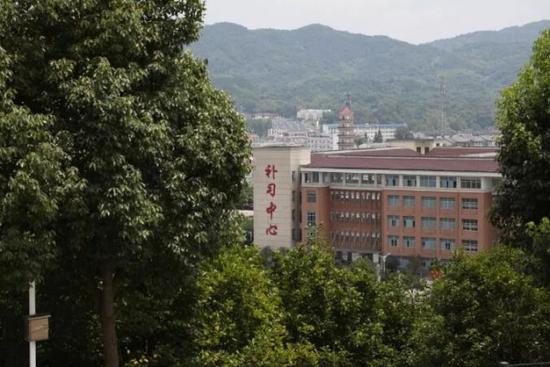 毛坦厂人认为“金安”“毛校”是一家