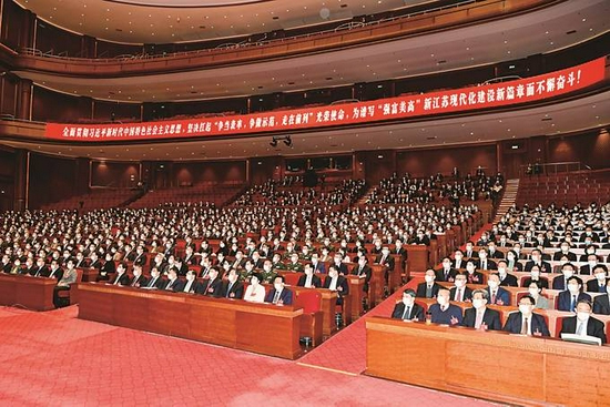 中国共产党江苏省第十四次代表大会预备会议23日下午在江苏大会堂举行。本报记者 万程鹏 朱江 吴胜 摄