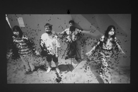《飞蝇人生》People on the Fly,克里斯塔·佐梅雷尔Christa Sommerer,劳伦·米尼奥诺Laurent Mignonneau,电脑互动装置,2016,德基美术馆展览现场