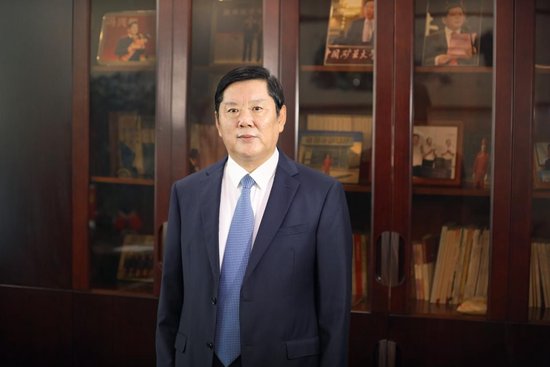 省人大代表,徐州矿务集团党委书记、董事长冯兴振