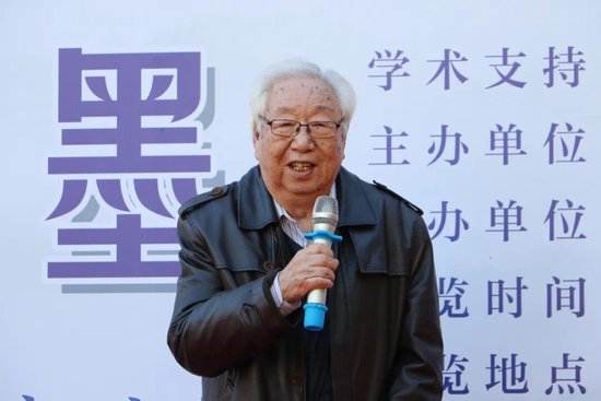 中国画学会创会副会长兼秘书长孙克宣布展览正式开幕