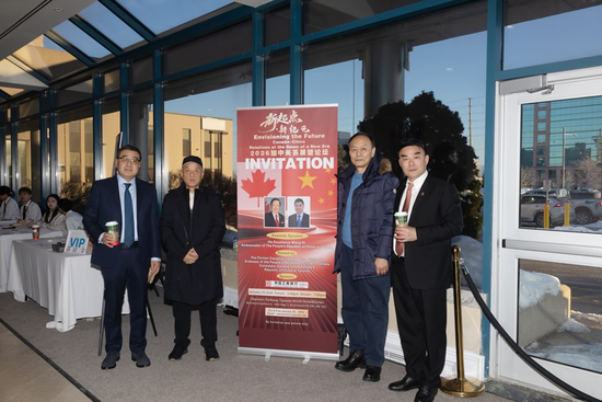 部分侨界代表合影留念