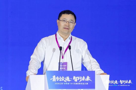 中国科学院院士，南京大学党委常委、常务副校长郑海荣演讲
