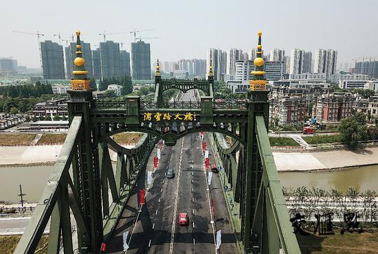 城南河架起第六座跨桥通道浦云路大桥今日通车。 记者邵丹/摄