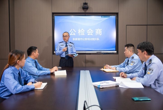 张家港市公安局法制大队：以法治建设护航高质量发展