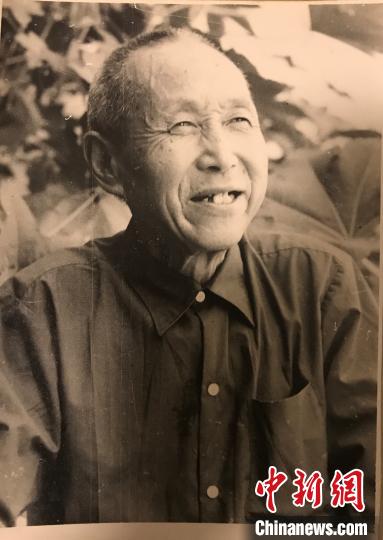 图为章渭源79岁生日照 章学民供图