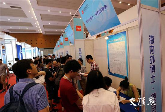 海外高层人才猎聘 201个岗位年薪统统在20万+