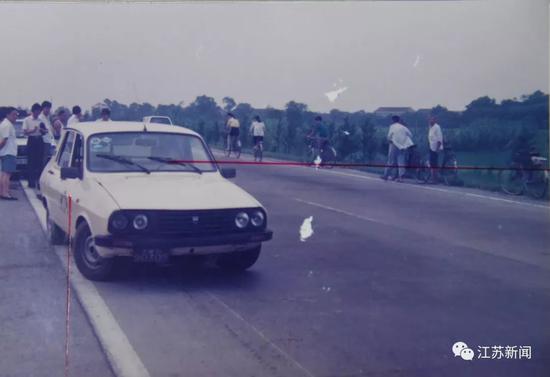 镇江出租车司机夫妇身中数十刀惨死！25年后一枚指纹揪出真凶