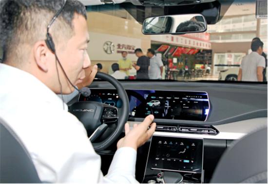 BEIJING-X7研发工程师讲解三屏联动交互系统