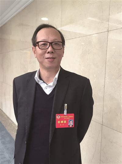 省政协委员、南医大附属眼科医院院长蒋沁