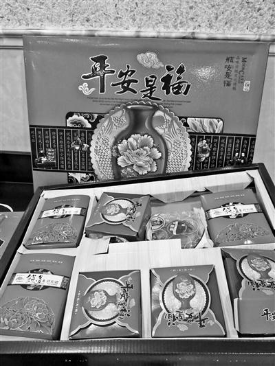 这盒月饼的生产日期有两个年份。