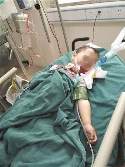 出事后,孩子被送医院抢救。