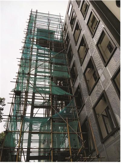 南京老小区安装首部租赁电梯 居民只需缴租金