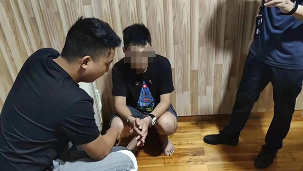 警方抓获犯罪嫌疑人。渝中警方供图