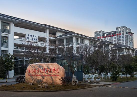 图片来自学校官网