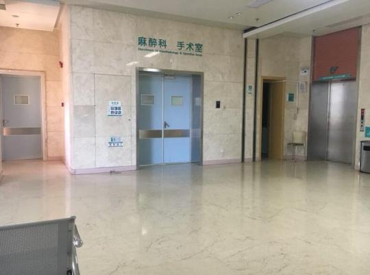 至少从7月18日到21日四天,无锡市妇幼保健院妇科大楼暂时关闭,有专人看守,问及原因,“正在装潢”。