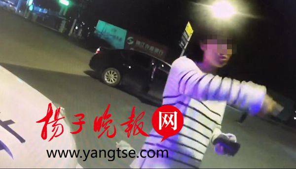 嫌滴滴司机技术糙 女子越位驾驶被查