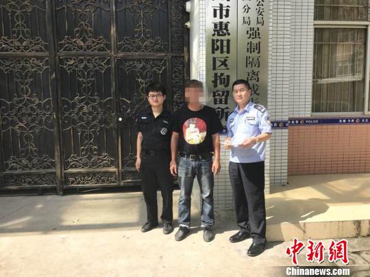 图为工厂发生火灾,相关负责人因没有第一时间报警被警方拘留。