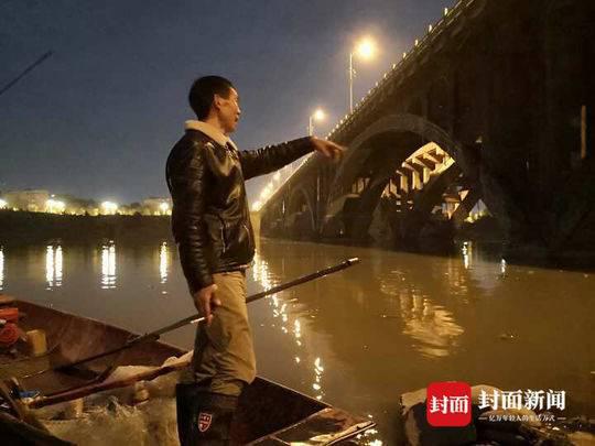 男孩手机被父母没收2次跳江轻生:被救后称还要跳