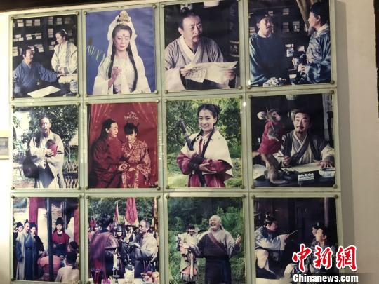 《吴承恩与西游记》剧照,六小龄童同时饰演吴承恩和孙悟空两个角色。 徐珊珊 摄