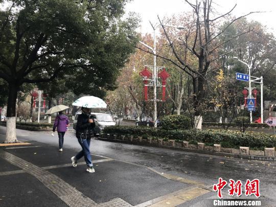 江苏解除暴雪蓝色预警 多城气温持续走低