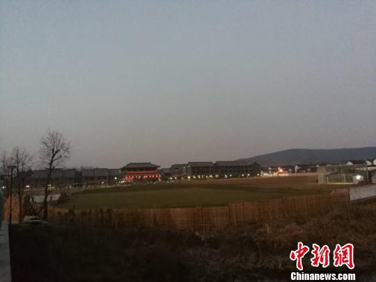 傍晚的“华夏学宫”。 朱志庚 摄