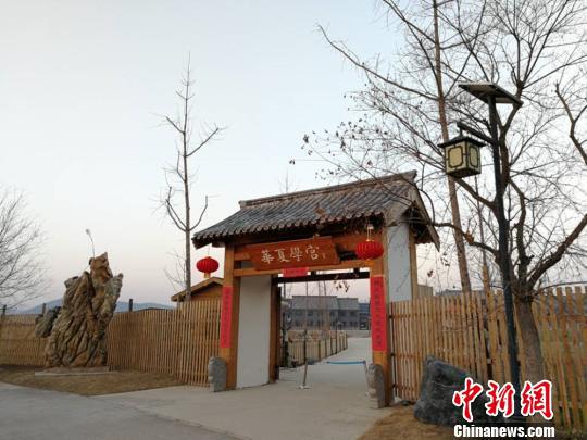 现学校南门。 朱志庚 摄