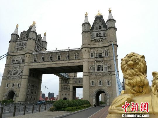 改造前,塔影桥酷似英国伦敦的塔桥。钟升摄中新网资料图