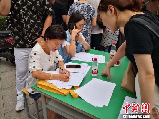 杭州因路面塌陷疏散792户居民 安置工作有序进行