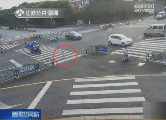 出门后小凯就迷了路,独自走了七八公里,
