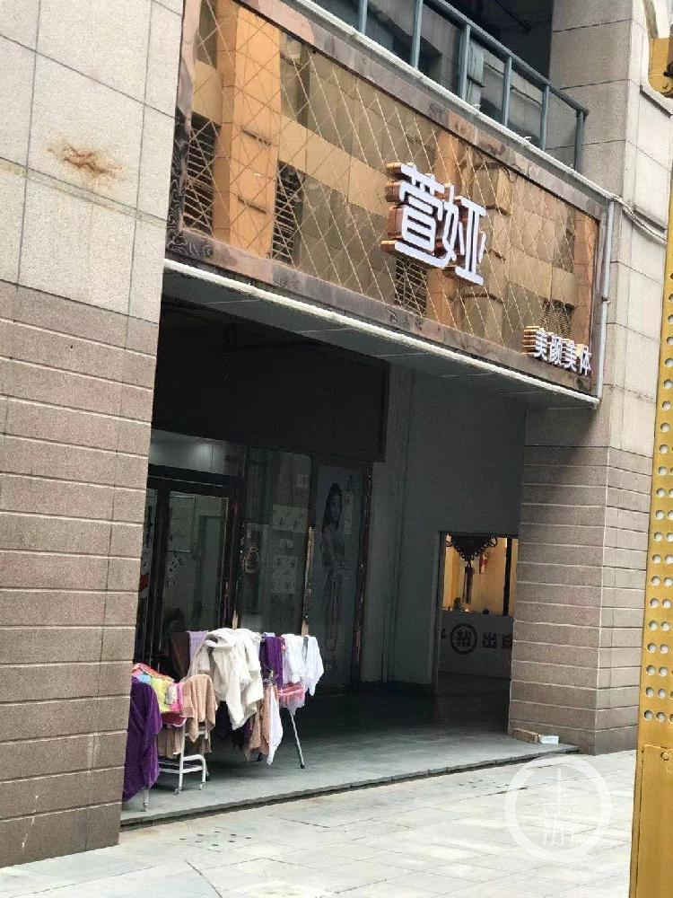 ▲2020年7月,可诺丹婷被曝光后,门店改名为萱娅,但依然使用可诺丹婷产品。图片来源/受访者供图