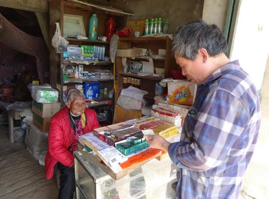 不一样的八旬老奶奶 热爱做生意 年轻时还智斗