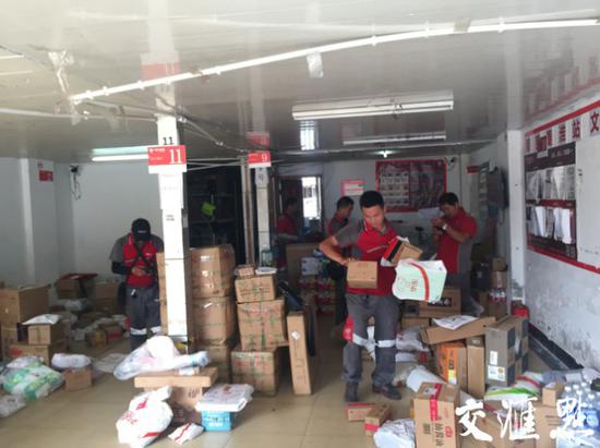 本科生当“快递小哥”是浪费人才？来听听他们的独白