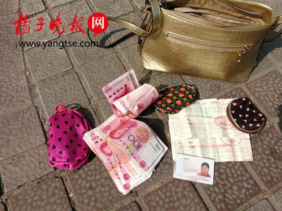 点赞65岁环卫大妈 捡2万现金和1万5存单交还